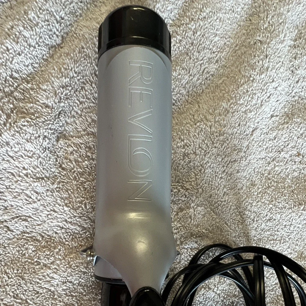 Revlon RVIR1085 1.5 in Ceramic Curling Iron, 30 Heat Settings 400°F Black/Silver
